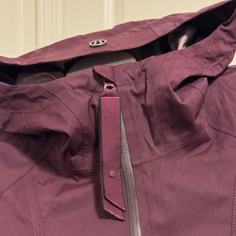 lululemon athletica Women's  Jacket in Deep Plum Purple - Picture 3 of 12